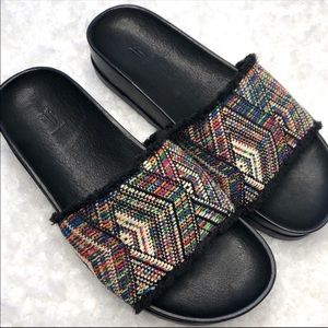 Frye Lily Woven Jacquard Fray Slide Sandal